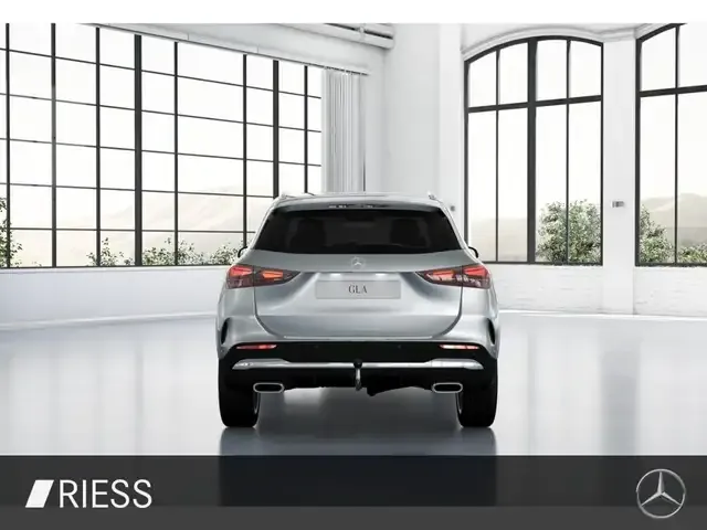 Mercedes-Benz GLA 200