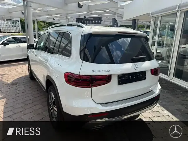 Mercedes-Benz GLB 200