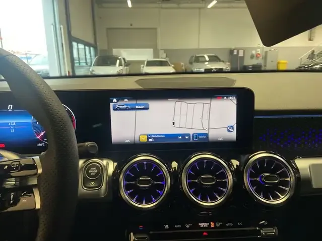 Mercedes-Benz GLB 200