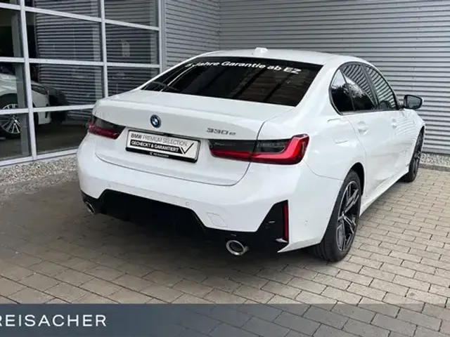 BMW 330