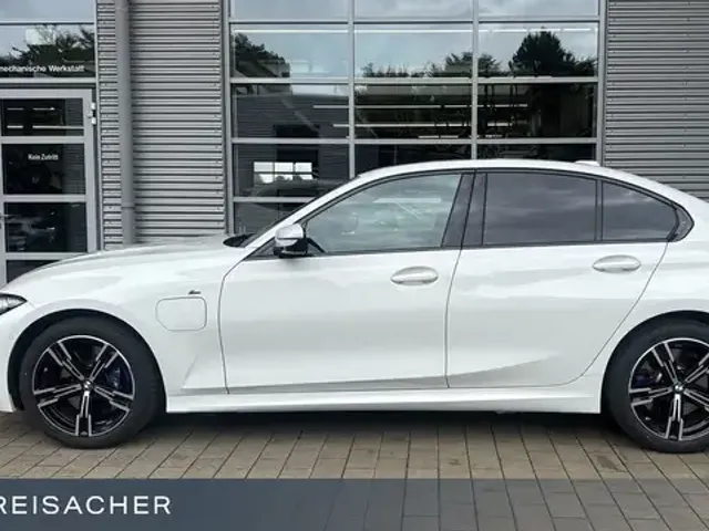 BMW 330