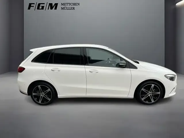 Mercedes-Benz B 220