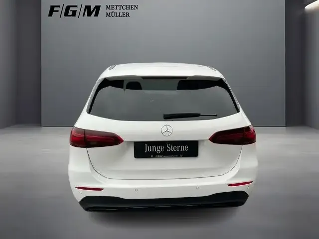 Mercedes-Benz B 220
