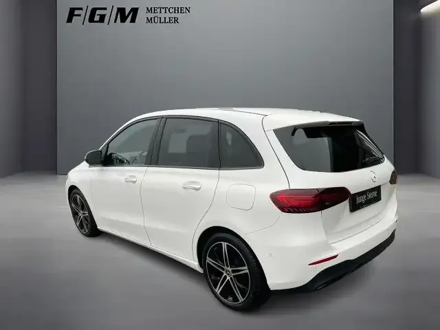 Mercedes-Benz B 220