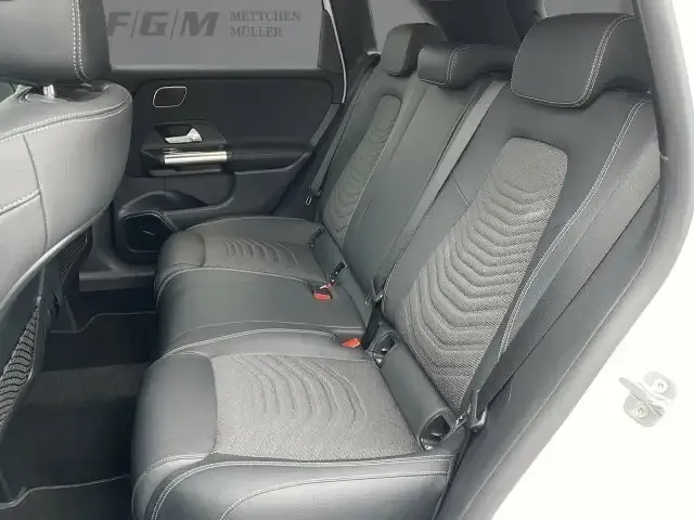 Mercedes-Benz B 220