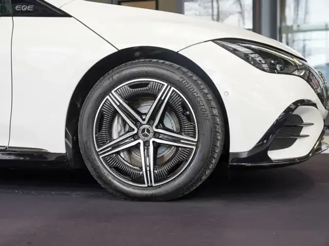 Mercedes-Benz EQE 350