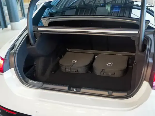 Mercedes-Benz EQE 350