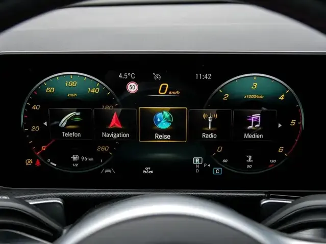 Mercedes-Benz GLB 220