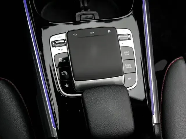 Mercedes-Benz GLB 220