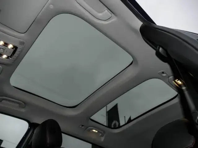 Mercedes-Benz GLB 220