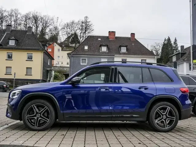 Mercedes-Benz GLB 220