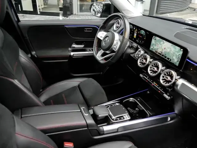 Mercedes-Benz GLB 220