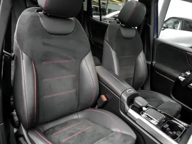 Mercedes-Benz GLB 220