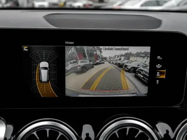 Mercedes-Benz GLB 220