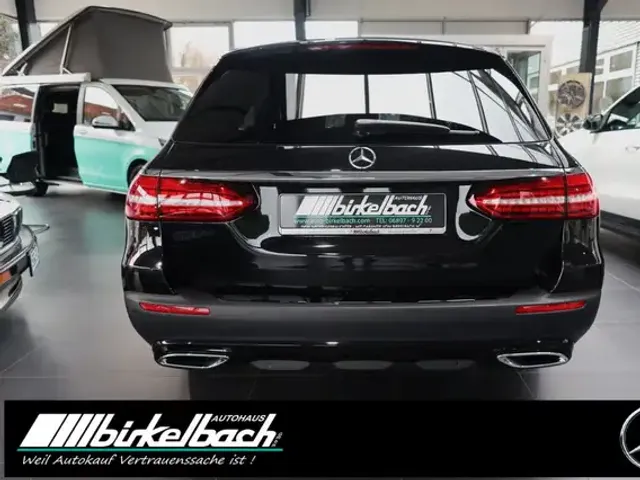 Mercedes-Benz E 220