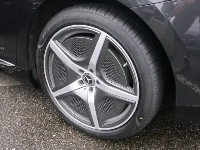 Mercedes-Benz EQE 300