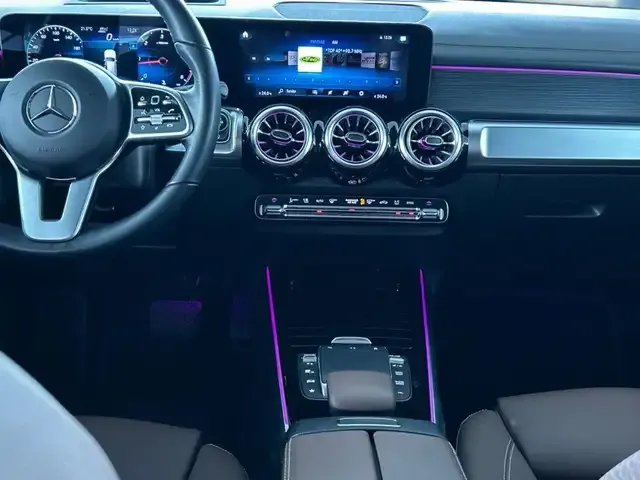 Mercedes-Benz GLB 220