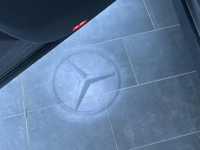 Mercedes-Benz GLB 220