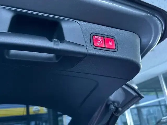 Mercedes-Benz GLB 220