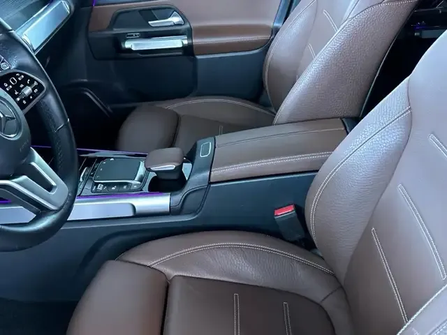 Mercedes-Benz GLB 220