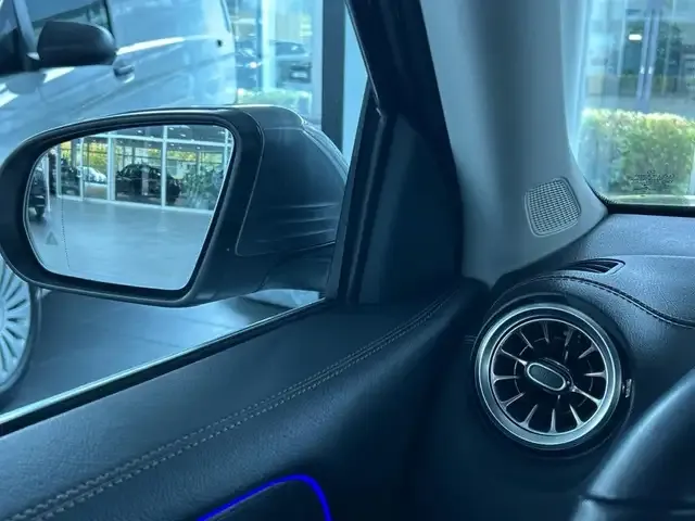 Mercedes-Benz GLB 220