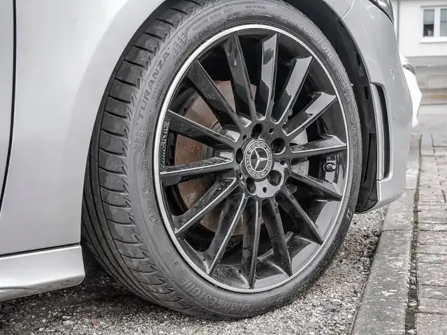 Mercedes-Benz A 220