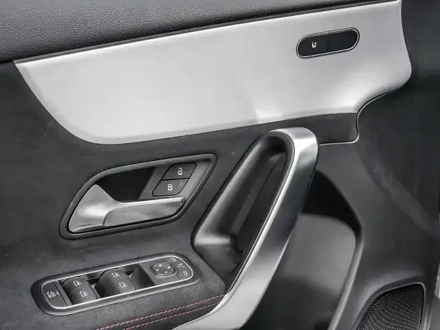 Mercedes-Benz A 220