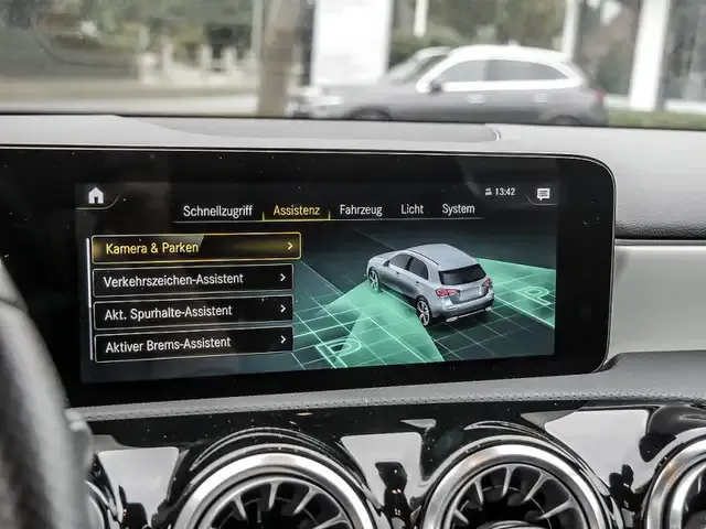 Mercedes-Benz A 220