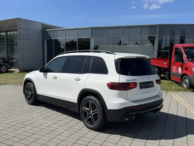 Mercedes-Benz GLB 200