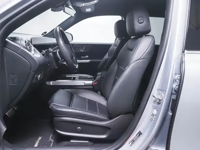 Mercedes-Benz EQB 300