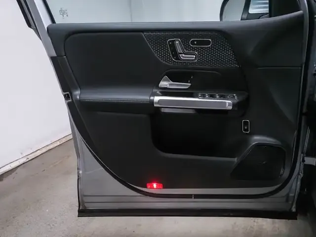 Mercedes-Benz EQB 300