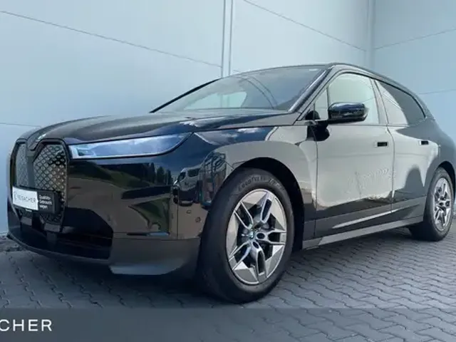BMW iX
