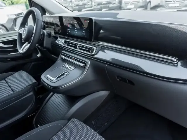 Mercedes-Benz V 220