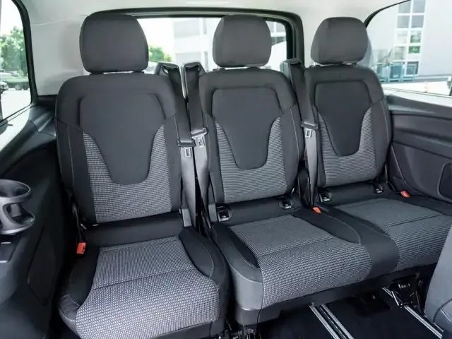 Mercedes-Benz V 220