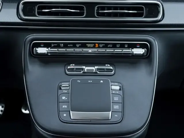 Mercedes-Benz V 220