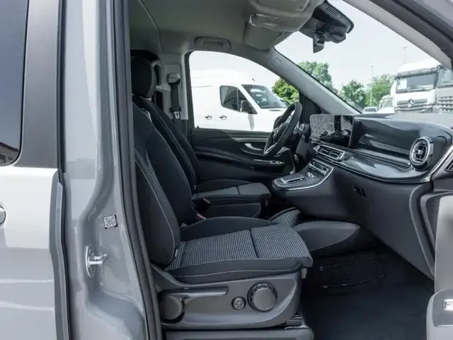 Mercedes-Benz V 220