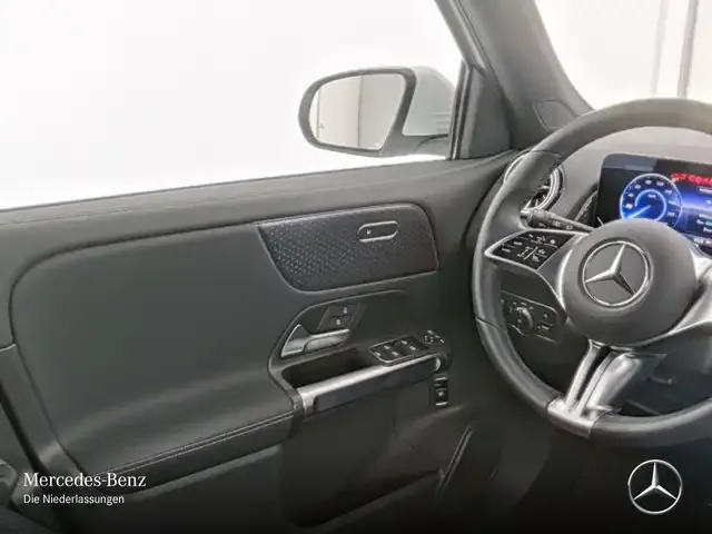 Mercedes-Benz EQB 300