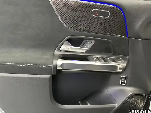 Mercedes-Benz GLB 220