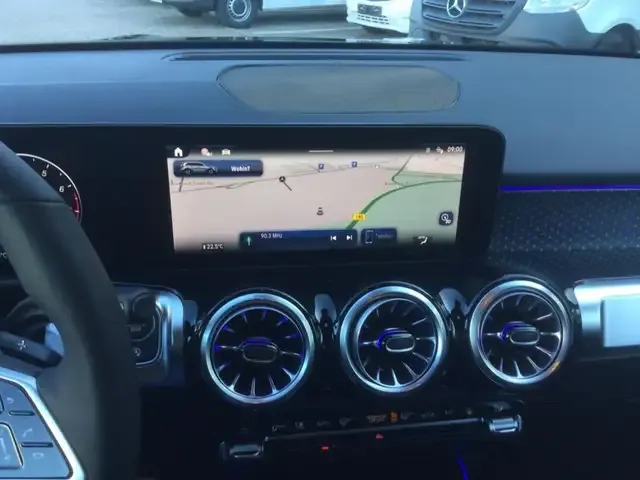 Mercedes-Benz GLB 200