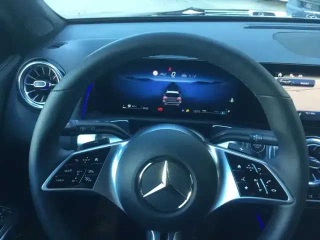 Mercedes-Benz GLB 200