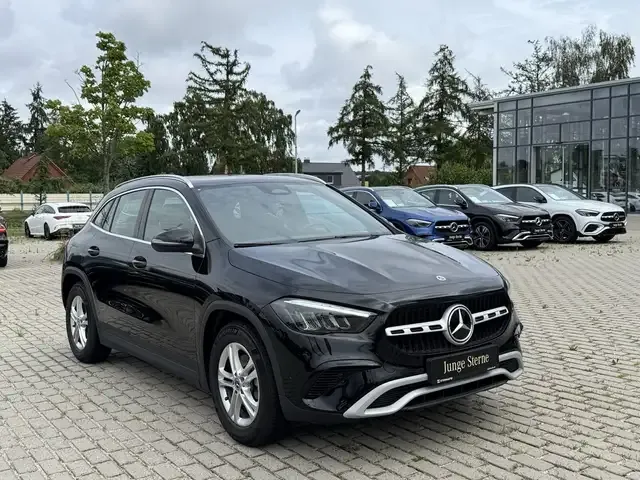 Mercedes-Benz GLA 200