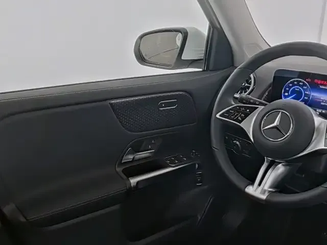 Mercedes-Benz EQB 300