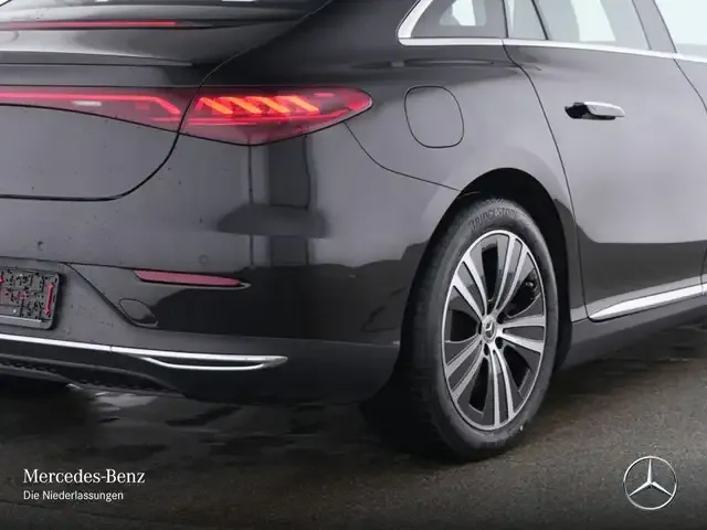 Mercedes-Benz EQE 300