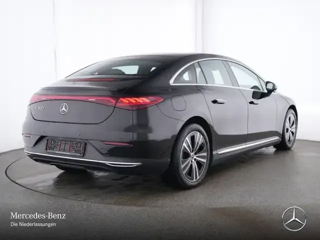 Mercedes-Benz EQE 300