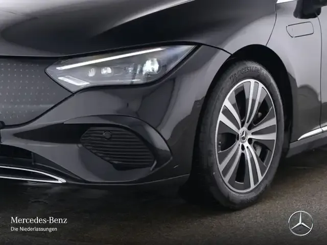 Mercedes-Benz EQE 300