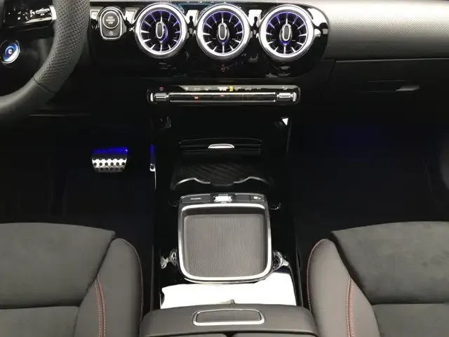 Mercedes-Benz CLA 35 AMG