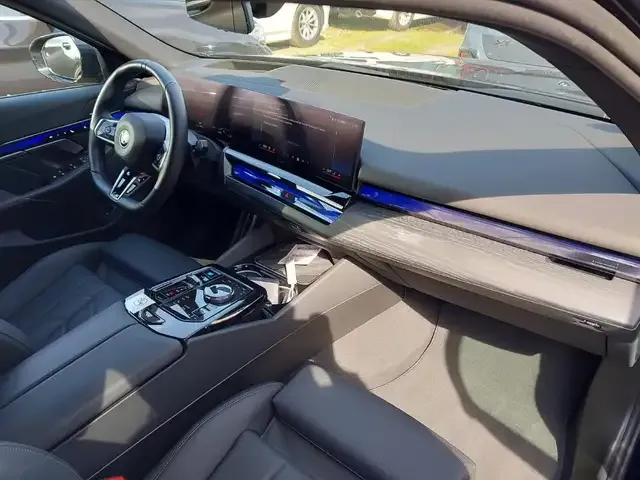 BMW i5