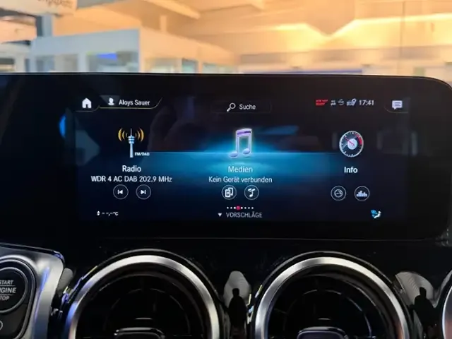 Mercedes-Benz GLB 200