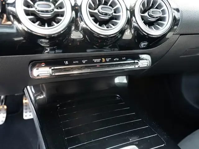 Mercedes-Benz CLA 220