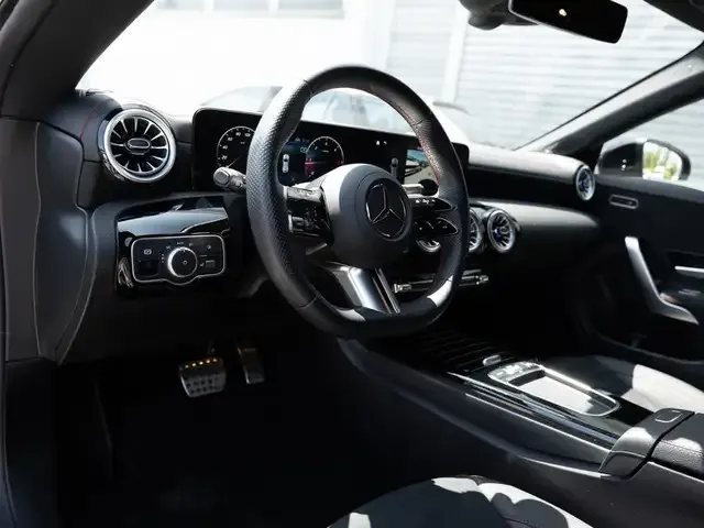 Mercedes-Benz CLA 220